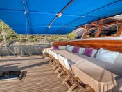 Foredeck sitting area